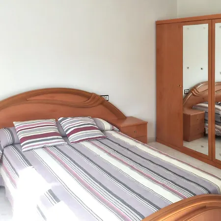 Spacious In With Balcony Apartment Laxe